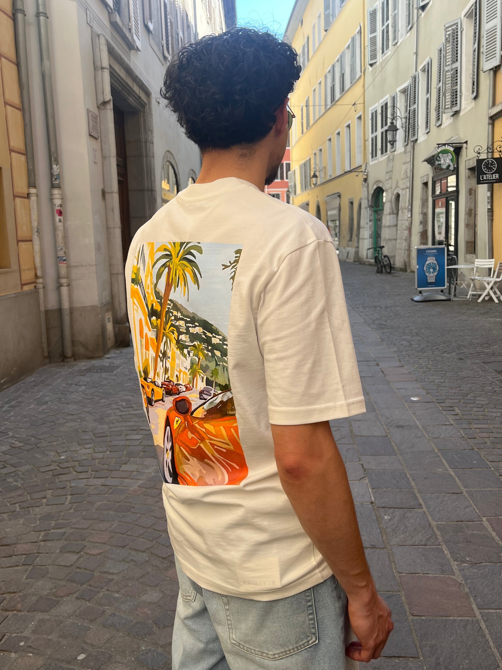 T-Shirt Graphique "Riviera Drive" – Écru Menzo