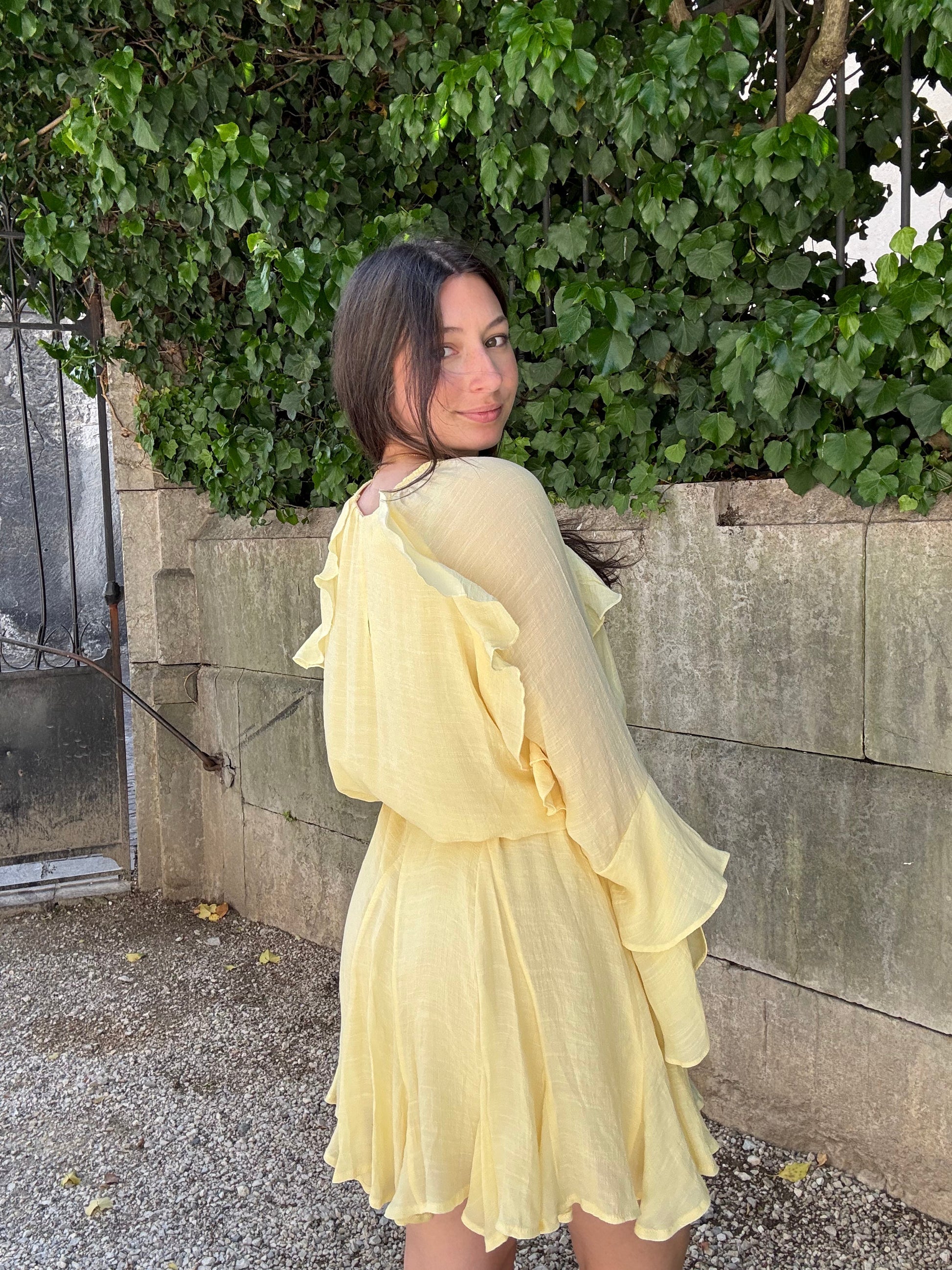 Robe courte col rond- jaune pâle Menzo