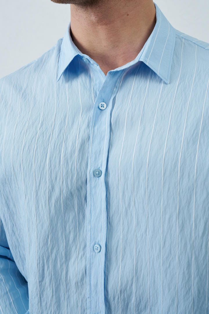 Chemise homme bleu ciel à rayures fines - coupe élégante et légère Menzo