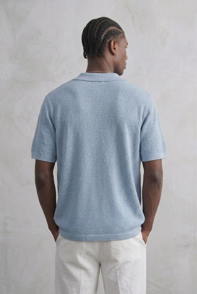 Polo boutonné en maille légère – Bleu Ciel