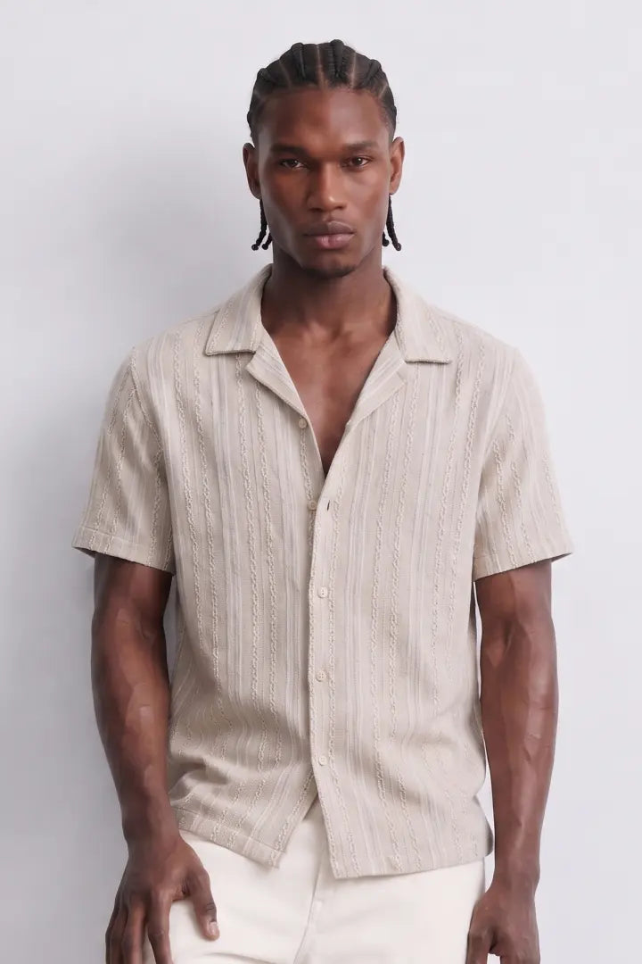 Chemisette Homme Texturé en Maille Beige avec Cordon de Serrage – Style Casual Élégant