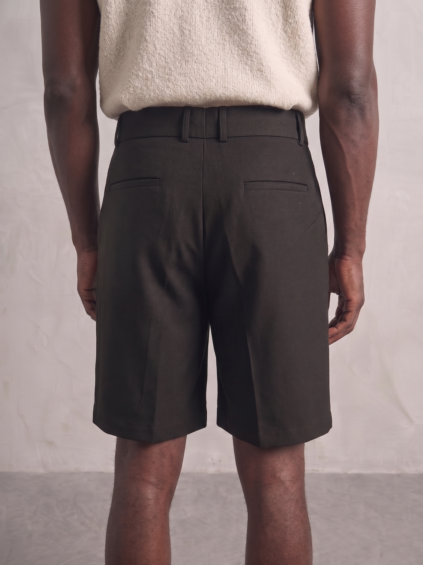 Short homme Noir à pinces – Coupe élégante et confortable