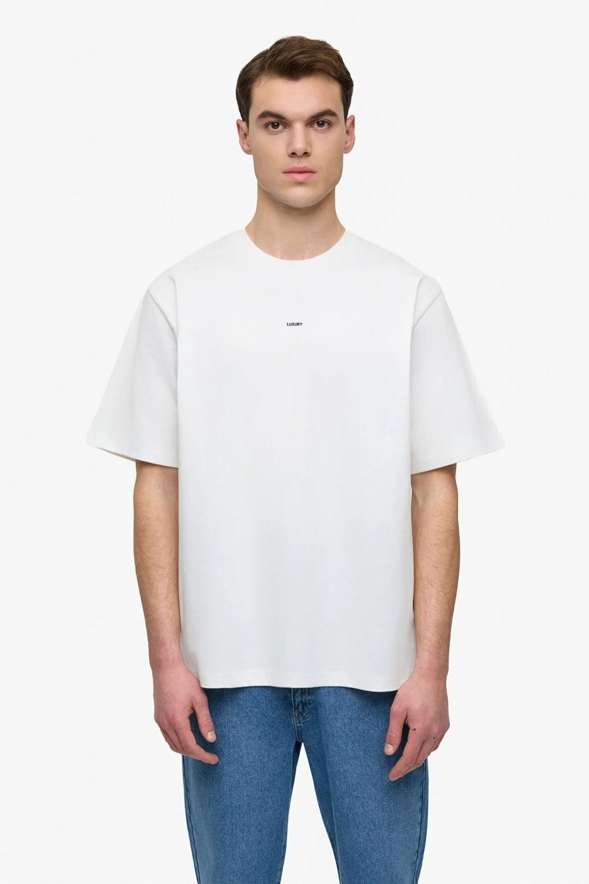 T-shirt Blanc de Luxe "Saint-Tropez" – Illustration du Port & Voiture Vintage